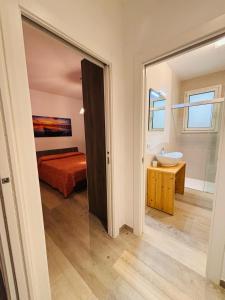 Ένα μπάνιο στο Villa dei cedri garden apartment