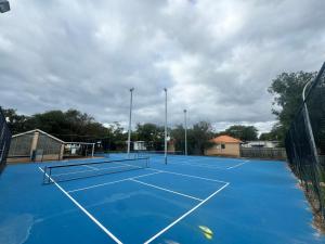 Tenis a/nebo squash v ubytování Geographe Bay Holiday Park Unit 33 On The Beach nebo okolí