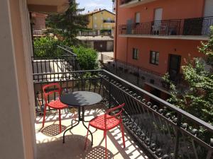 Μπαλκόνι ή βεράντα στο Corno Piccolo [cozy home in L’Aquila city center]