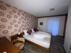 Postel nebo postele na pokoji v ubytování Hotel Mondschein + 18 fotografií
