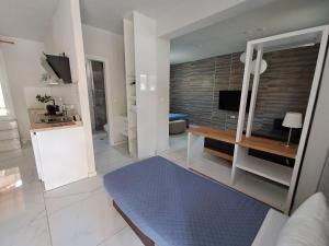 Een TV en/of entertainmentcenter bij Blue View Apartments
