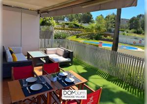 Bazén v ubytování DOMuum Holidays - PARADISE VILLAGE GF nebo v jeho okolí