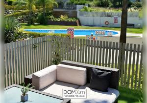 Bazén v ubytování DOMuum Holidays - PARADISE VILLAGE GF nebo v jeho okolí + 25 fotografií