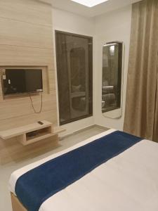 TV a/nebo společenská místnost v ubytování Hotel Grand Empire