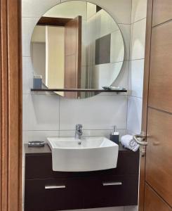 a bathroom with a sink and a mirror at Le31residence in Zouk Mikael