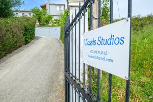 Certifikát, hodnocení, plakát nebo jiný dokument vystavený v ubytování Vlassis Studios