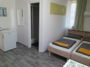 Postel nebo postele na pokoji v ubytování Főnix Üdülőház Zamárdi
