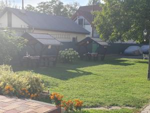 Zahrada ubytování Főnix Üdülőház Zamárdi