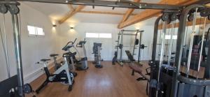 Fitness centrum a/nebo fitness zařízení v ubytování Mobile Home dans Camping 4 étoiles