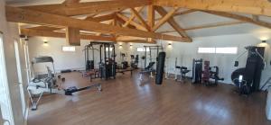 Fitness centrum a/nebo fitness zařízení v ubytování Mobile Home dans Camping 4 étoiles