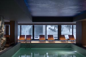 Modena Resort Spa & Wellness Zlatibor内部或周边的泳池