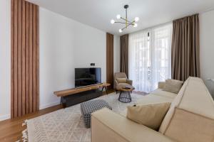 Modena Resort Spa & Wellness Zlatibor的电视和/或娱乐中心
