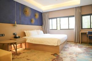 Postel nebo postele na pokoji v ubytování Cavalier Hotel Chongqing