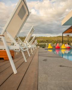 Bazén v ubytování Hotel Porta Ksamil nebo v jeho okolí