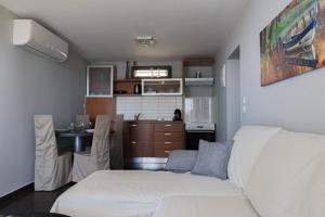 Η κουζίνα ή μικρή κουζίνα στο SeaView House Nikiti 2