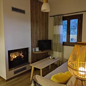 TV a/nebo společenská místnost v ubytování Petrichor houses