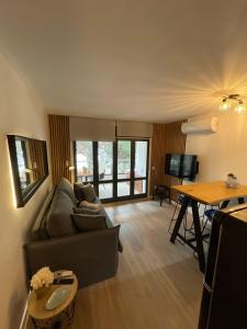 TV a/nebo společenská místnost v ubytování Hauzify I Apartament Mar d'Aro