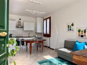 a kitchen and living room with a table and a couch at Dimore Al Borgo in Montagnana