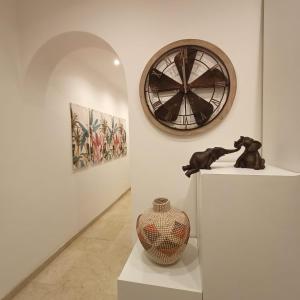 a gallery with a vase and a clock on a wall at Mura di prati in Rome