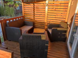 Mobil home Camping La Marine的休息区