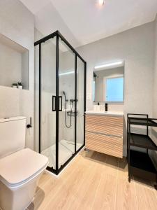 Ένα μπάνιο στο Cozy & Stylish APT,Santa Bárbara Castle,Wifi,AC +15 φωτογραφίες