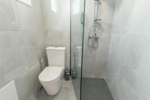 Koupelna v ubytování Old Town Harmony Apt + 11 fotografií