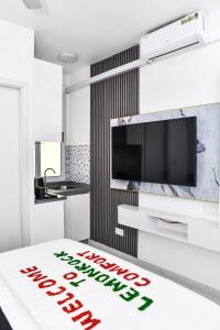 TV a/nebo společenská místnost v ubytování LemonRock Comfort