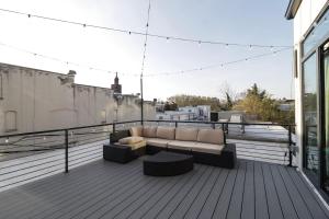 Khu vực ghế ngồi tại Unit 9 Luxe 2 Bedroom Penthouse Sleeps 6