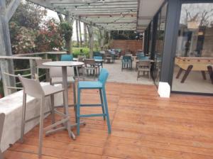 Mobil home Camping La Marine餐厅或其他用餐的地方