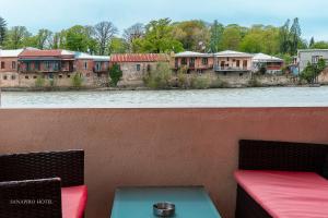 Sanapiro Hotel的阳台或露台