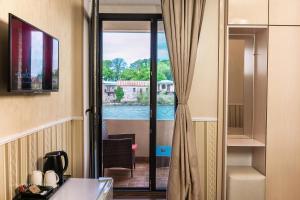 Bazén v ubytování Sanapiro Hotel nebo v jeho okolí