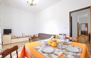 a dining room with a table with food on it at Cozy Apartment In Chianchitta - Pallio in Schisò