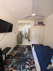 Postel nebo postele na pokoji v ubytování Horizon Suites Sepang - Budget Studio Unit