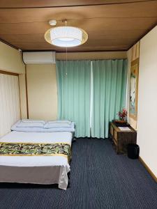 Postel nebo postele na pokoji v ubytování Shiga Biwa Lake Shanshui House