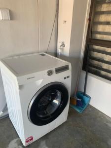 a washing machine in a room with a washer at Desa Murni Homestay in Kuantan