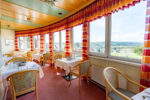 A restaurant or other place to eat at Panoramahof Ziegler