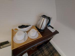 Příslušenství pro přípravu čaje a kávy v ubytování Hotel Room for work travel & leisure