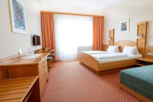 A bed or beds in a room at Panoramahof Ziegler