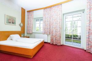 A bed or beds in a room at Panoramahof Ziegler