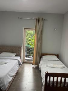 Voodi või voodid majutusasutuse Raja Hotel Fierze toas