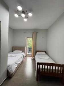 Voodi või voodid majutusasutuse Raja Hotel Fierze toas