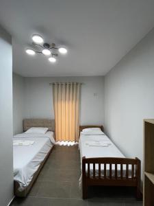Voodi või voodid majutusasutuse Raja Hotel Fierze toas