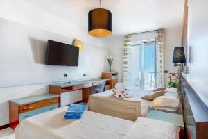 TV a/nebo společenská místnost v ubytování Hotel Vienna