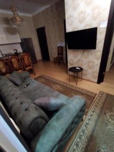 TV a/nebo společenská místnost v ubytování Apartment Cozy House 1 + 25 fotografií
