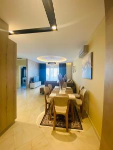 Fotografie z fotogalerie ubytování Nova Apartaments Qerret ZL v destinaci Golem + 64 fotografií