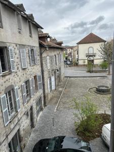 an empty parking lot in front of some buildings at Duplex T4 centre historique in Aurillac