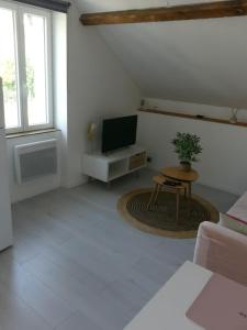 Photo de la galerie de l'établissement Charmant appartement, calme, nature et confort, à Uzerche