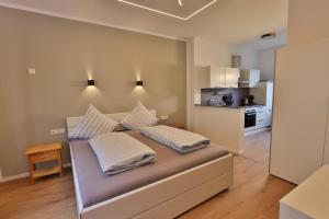 a bedroom with a bed with two pillows on it at Apartment Funkenberg in Müden