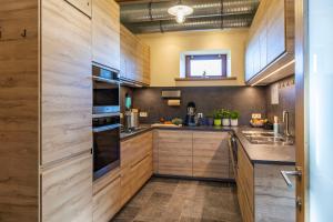 Kuchyň nebo kuchyňský kout v ubytování Holiday Home 't Hof der Witte Damen