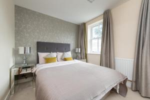 Postel nebo postele na pokoji v ubytování Leamington 4BR 4BA Executive